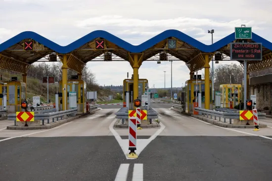 Olujni vjetar napravio probleme u prometu, zatvoren dio A1: 'Prilagodite brzinu'