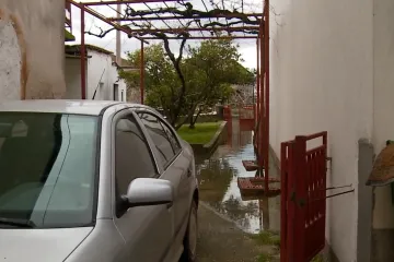 Jug Hrvatske zahvatile poplave: Voda prodrla u kuće, stanovnici nisu spavali...