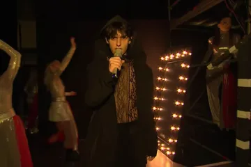 Marko Bo&scaron;njak otvorio finalnu večer Dore i podsjetio na svoj eurovizijski nastup