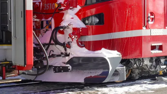 Lavina izbacila vlak iz tračnica! U tijeku je akcija spa&scaron;avanja, ima ozlijeđenih