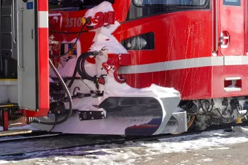 Lavina izbacila vlak iz tračnica! U tijeku je akcija spa&scaron;avanja, ima ozlijeđenih