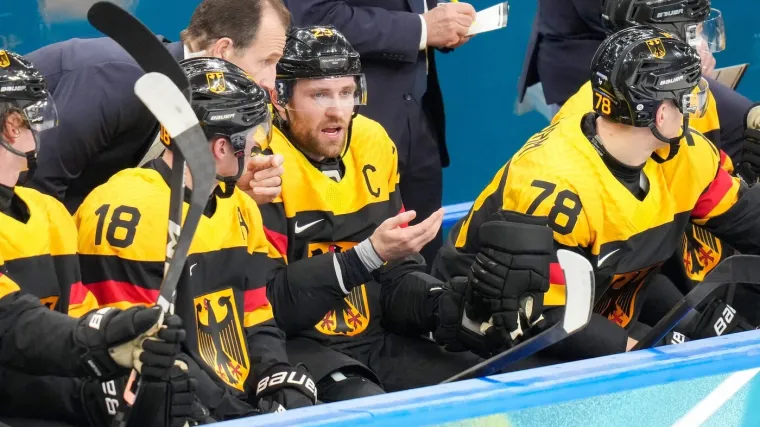 Njemački hokeja&scaron; na klupi jede, vjerovali ili ne, senf! Ipak, postoji dobar razlog za to