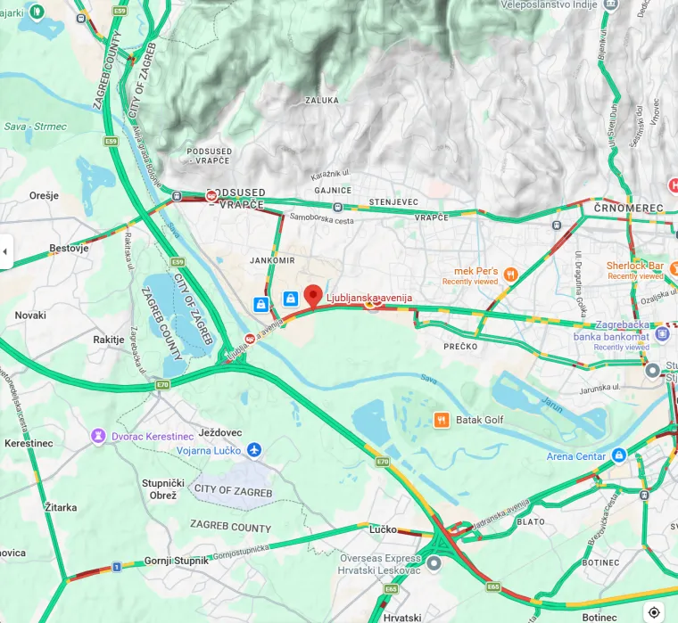 Autom probio ogradu na Jankomirskom mostu: Stvorile se ogromne kolone