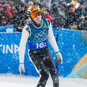 Suci prekinuli skija&scaron;ke skokove prije kraja: Slovenci u &scaron;oku doživjeli debakl