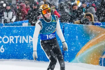 Suci prekinuli skija&scaron;ke skokove prije kraja: Slovenci u &scaron;oku doživjeli debakl