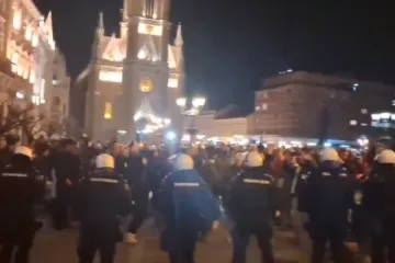 Vrije u susjedstvu: Najmanje troje ozlijeđenih, studentu razbijena glava, Vučić otkazao dolazak