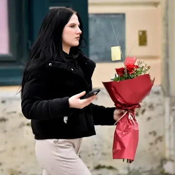 Lijepe Varaždinke zablistale na &scaron;pici: Mlada crnka s buketom ukrala sve poglede