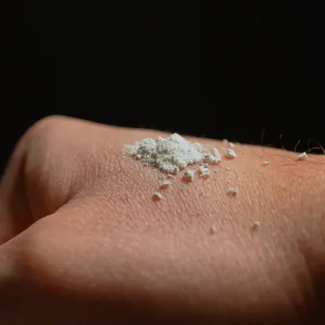 Na trži&scaron;tu se pojavio bijeli prah za energiju: Legalan je i konzumira se udisanjem kroz nos