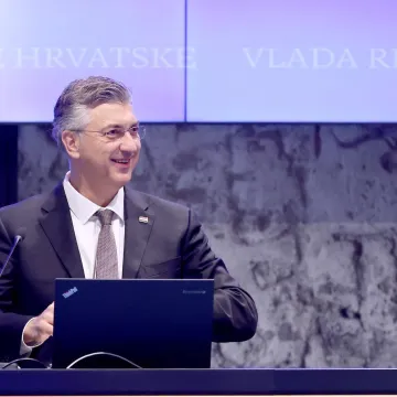 Pratite uvodno obraćanje premijera Andreja Plenkovića