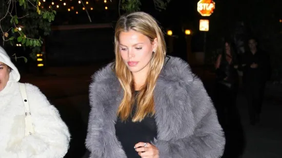 Horor u avionu: Poznata ljepotica se sru&scaron;ila usred leta, na pisti je dočekala Hitna pomoć