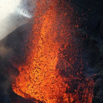 Spektakularni prizori prave snage prirode: Vulkan koji je i stvorio otok vraća se u život