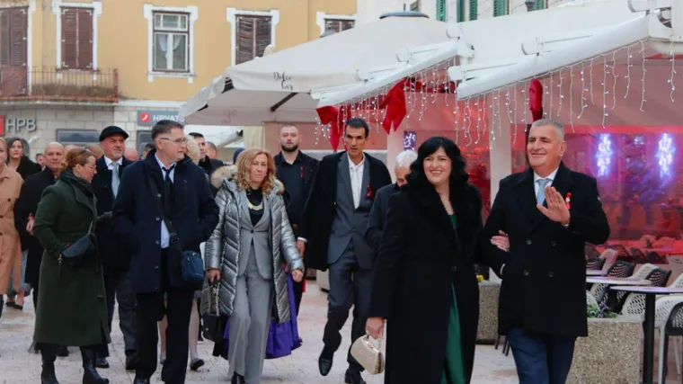 Miro Bulj objavio rijetku fotografiju sa suprugom Jelenom: 'Znam, nije ti lako'