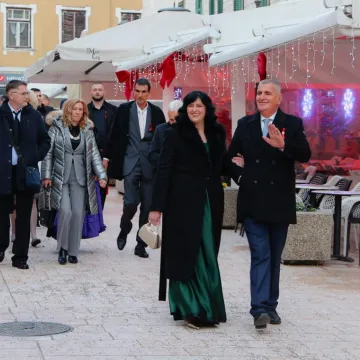 Miro Bulj objavio rijetku fotografiju sa suprugom Jelenom: 'Znam, nije ti lako'