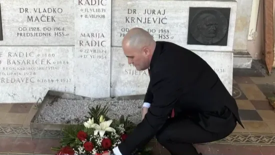 Dabro posjetio grobnicu čovjeka o kojem je pjevao: 'Nikad ga neću zanijekati'