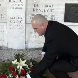 Dabro posjetio grobnicu čovjeka o kojem je pjevao: 'Nikad ga neću zanijekati'