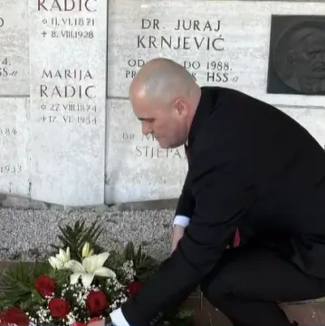 Dabro posjetio grobnicu čovjeka o kojem je pjevao: 'Nikad ga neću zanijekati'