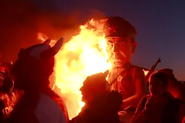 Ka&scaron;telani spalili krnju, pogledajte tko im je kriv za sve: 'Podjele pripadaju pro&scaron;losti'