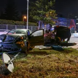 Grozne scene! Te&scaron;ka nesreća u Novom Zagrebu: Auto zavr&scaron;io na krovu, stigli vatrogasci i policija