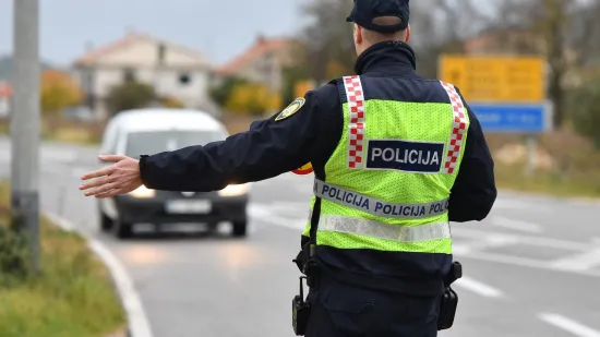 Dobio 3.900 eura kazne! Nevjerojatno &scaron;to je radio pred policijom: Morali su ga uhititi