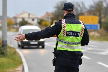 Dobio 3.900 eura kazne! Nevjerojatno &scaron;to je radio pred policijom: Morali su ga uhititi