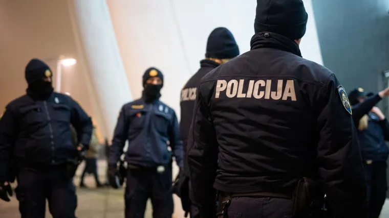 Kamatari upali u zamku u Arena Centru! Policajci ih poredali po podu: 'Čula sam vrisak'