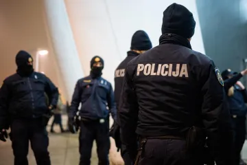 Kamatari upali u zamku u Arena Centru! Policajci ih poredali po podu: 'Čula sam vrisak'