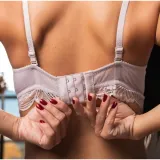 Stručnjakinja o četiri znaka koji otkrivaju da nosite pogre&scaron;nu veličinu grudnjaka: 'Ovo nije dobro'