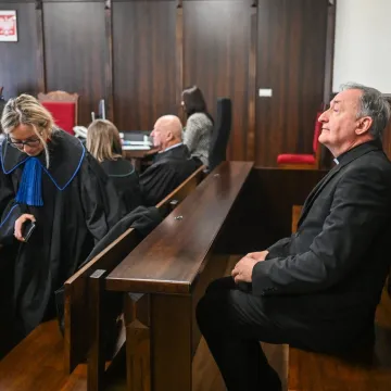 Biskupu prijeti robija jer je &scaron;titio pedofile. Žrtva u suzama opisala užase kroz koje je pro&scaron;la sa 8 godina