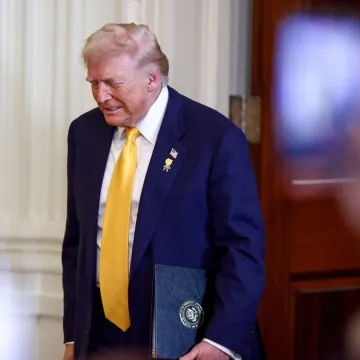 Trump odbacuje optužbe za rasizam, a sjetite se &scaron;to je nedavno objavio na dru&scaron;tvenim mrežama