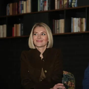 Zvijezde filma 'Svadba' uživale u Beogradu: Pozornost plijenila lijepa Anđelka