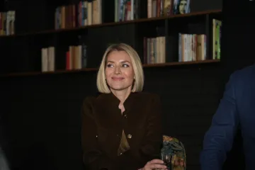 Zvijezde filma 'Svadba' uživale u Beogradu: Pozornost plijenila lijepa Anđelka