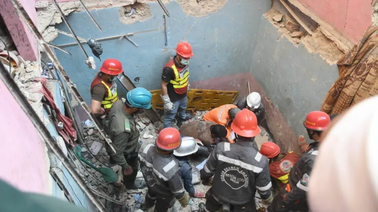 Pakao u noći: Eksplozija sravnila zgradu, najmanje 16 poginulih