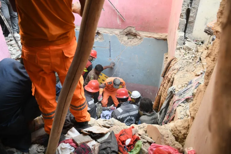 Pakao u noći: Eksplozija sravnila zgradu, najmanje 16 poginulih