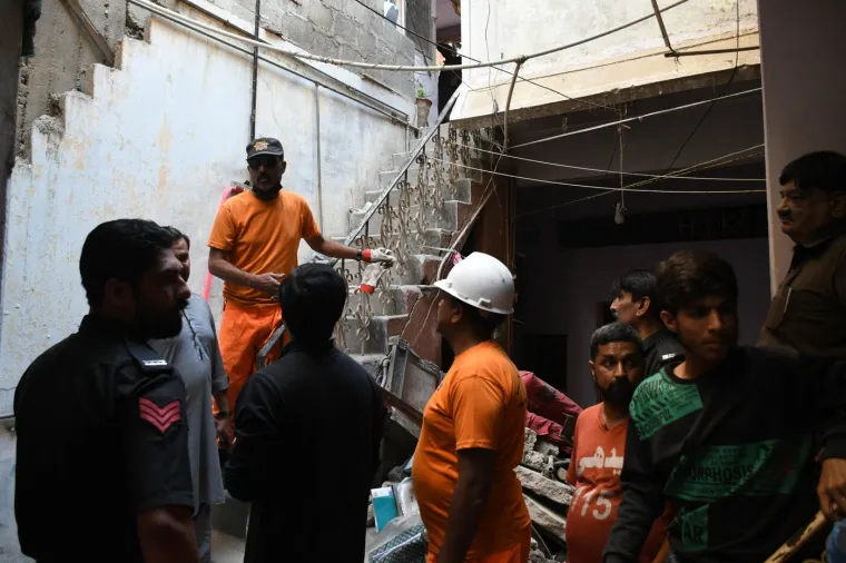 Pakao u noći: Eksplozija sravnila zgradu, najmanje 16 poginulih