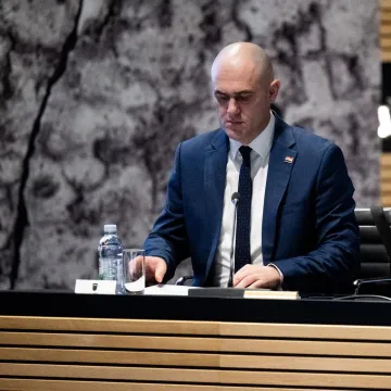 Dabro uvjetuje ostavku, a Glasovac upozorava: 'Sutra gledajte kako u krdu smrdi, ali je toplo'