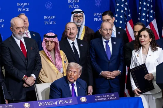 Trump na Odboru za mir raspalio disco glazbu: 'Mislim da se moramo smije&scaron;iti'