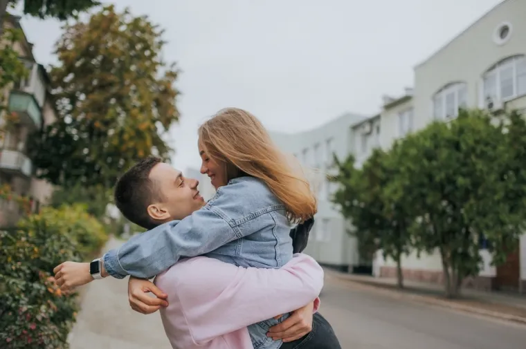 Naučite izbjeći čestu zamku: Dru&scaron;tvene mreže mogu utjecati na va&scaron; odnos s partnerom