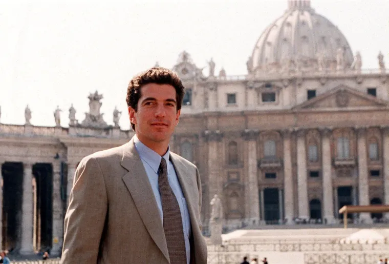 Pet godina strasti i skandala: Tko je bila plavu&scaron;a koju je princ Amerike ljubio prije Carolyn?