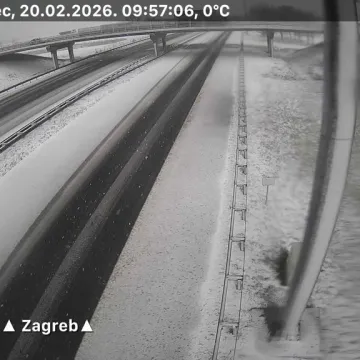 Desetak centimetara snijega palo na sjeveru Hrvatske: 'Soli se i prema potrebi rali'