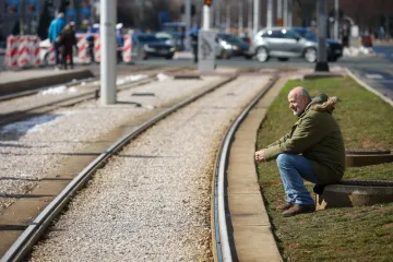 Drogiran i bez važeće dozvole vozio tramvaj: Sudario se s dva auta