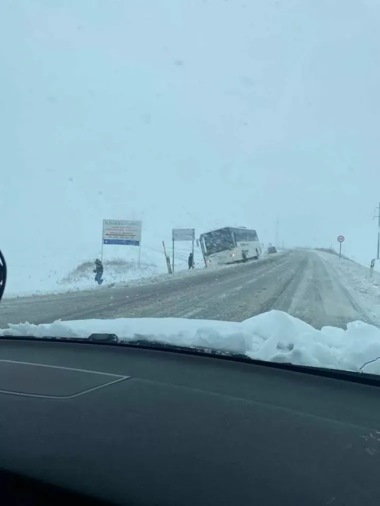 Kaos u Međimurju zbog snijega: S ceste izletio i autobus pun djece, do&scaron;lo i do drugog incidenta