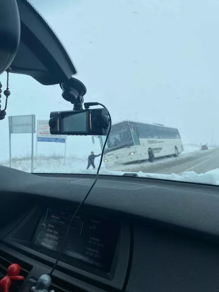 Kaos u Međimurju zbog snijega: S ceste izletio i autobus pun djece, do&scaron;lo i do drugog incidenta