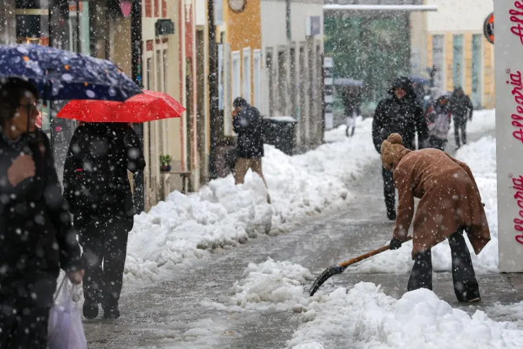 Maribor proglasio izvanredno stanje: Pao obilan snijeg, deseci tisuća ostali bez struje....