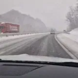 Pogledajte snježni kaos na sjeveru Hrvatske: 'Toliko sporo vozimo da nas je &scaron;leper prestigao'