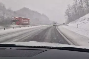 Pogledajte snježni kaos na sjeveru Hrvatske: 'Toliko sporo vozimo da nas je &scaron;leper prestigao'