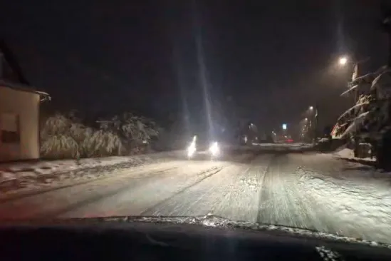 Snimka iz sredi&scaron;ta bijelog kaosa u Hrvatskoj: 'Snijeg i dalje pada! Bit će zanimljiva noć...'