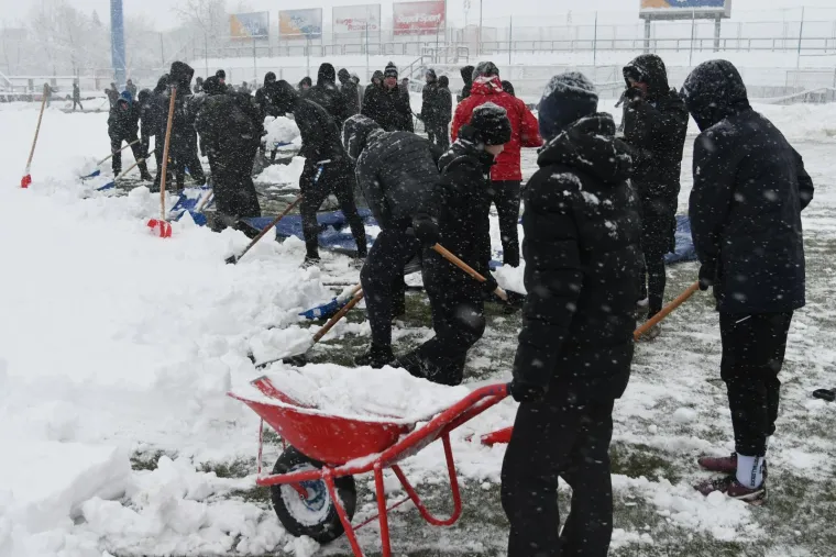 Snijeg u Varaždinu: Navijači su do&scaron;li i rije&scaron;ili problem, a klub će ih nagraditi