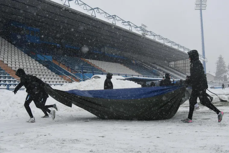 Snijeg u Varaždinu: Navijači su do&scaron;li i rije&scaron;ili problem, a klub će ih nagraditi