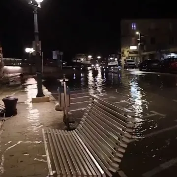 Dalmacija u borbi s morem! Vatrogasac: 'Konstantno smo pod vodom, ljudi vi&scaron;e i ne zovu'