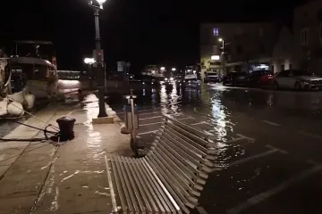 Dalmacija u borbi s morem! Vatrogasac: 'Konstantno smo pod vodom, ljudi vi&scaron;e i ne zovu'